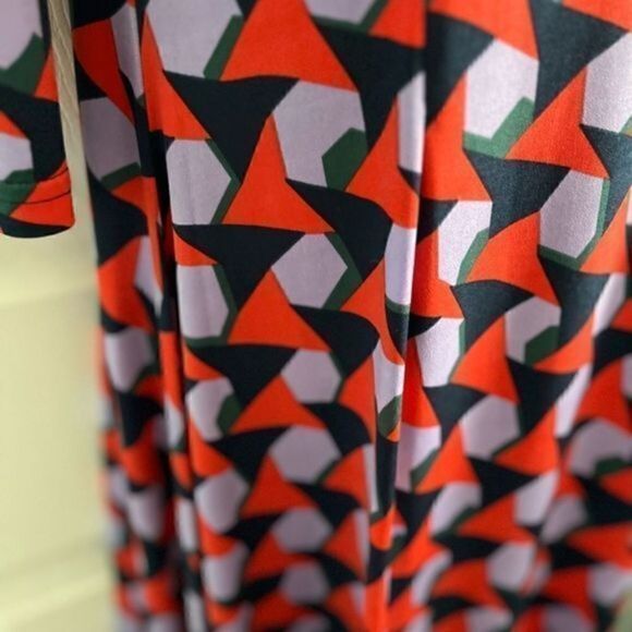 Tracy Negoshian Dress.Flowy. Red, blue and purple. Geometric. Size Medium - Picture 5 of 6